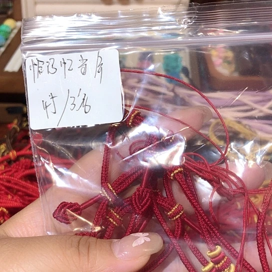 恰***。特价三条项链一组自拍