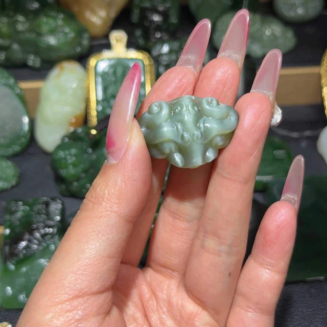 好****和田玉未镶嵌颈饰