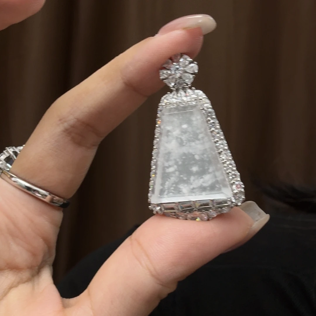 J***）石英质玉银S925镶嵌颈饰