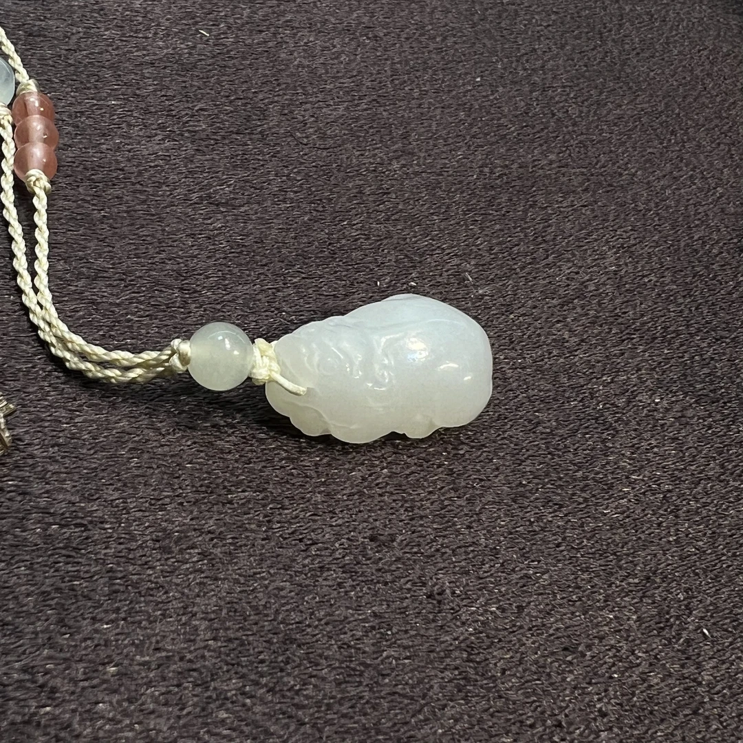 和田玉小貔貅吊坠