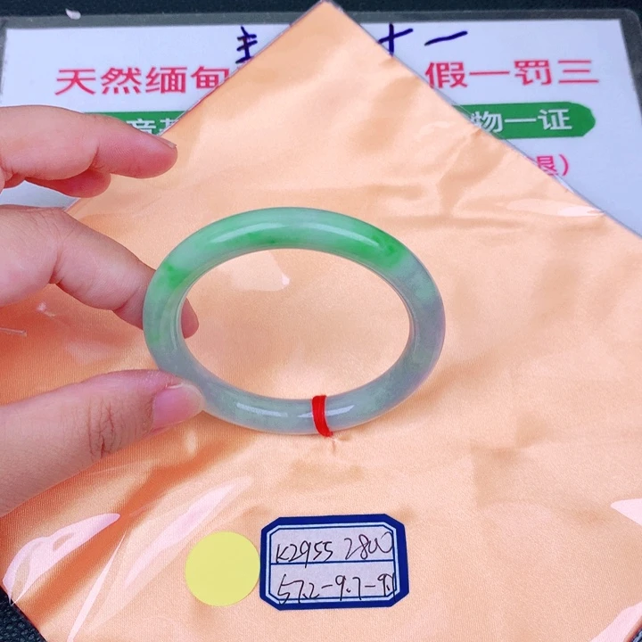 翡翠手镯未镶嵌缅甸翡翠