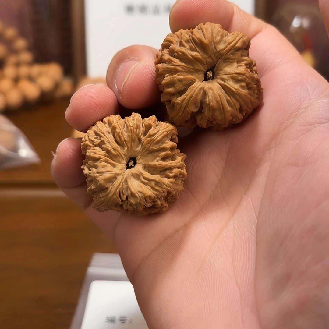 文玩核桃吊坠凹底南疆