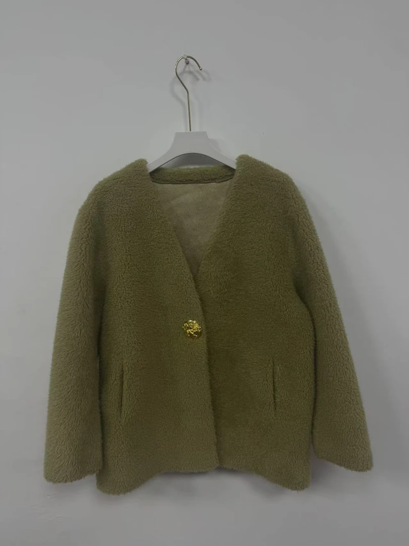 【静姐宠粉】橄榄绿秋冬新款大金扣颗粒绒一体时尚女士外套yl1003