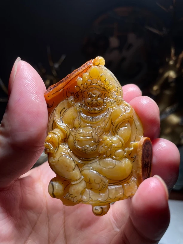 黄财神挂件寓意招财进宝