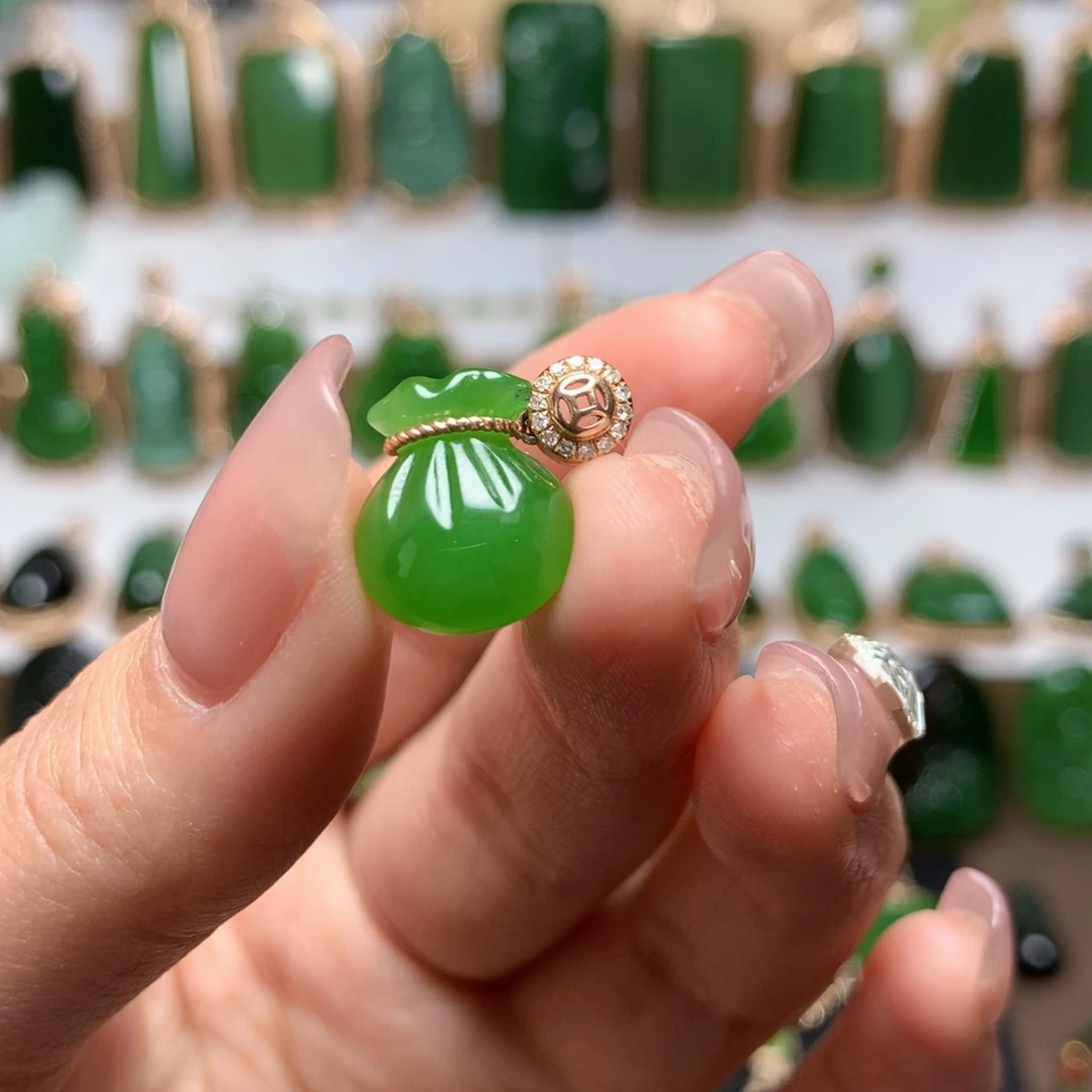 和田玉（碧玉）吊坠18K金镶嵌