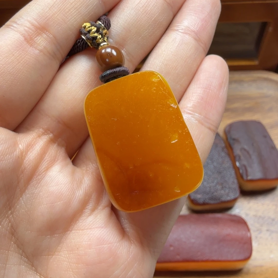 琥珀吊坠(赠链)未镶嵌