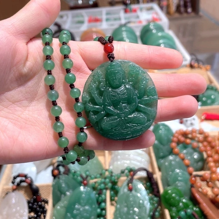 石英质玉未镶嵌颈饰