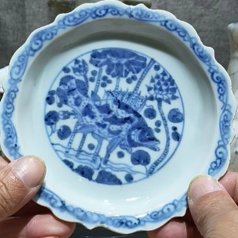 青花瓷鱼塘笔洗一个