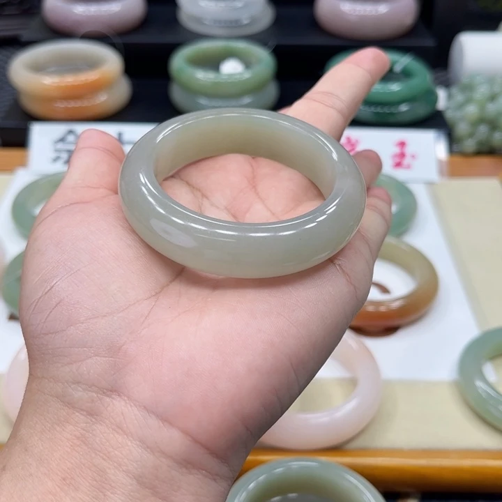 石英质玉手镯未镶嵌张*?