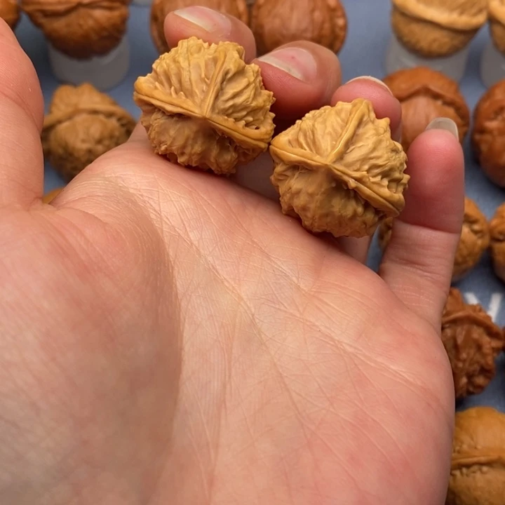 文玩核桃把件糖三角