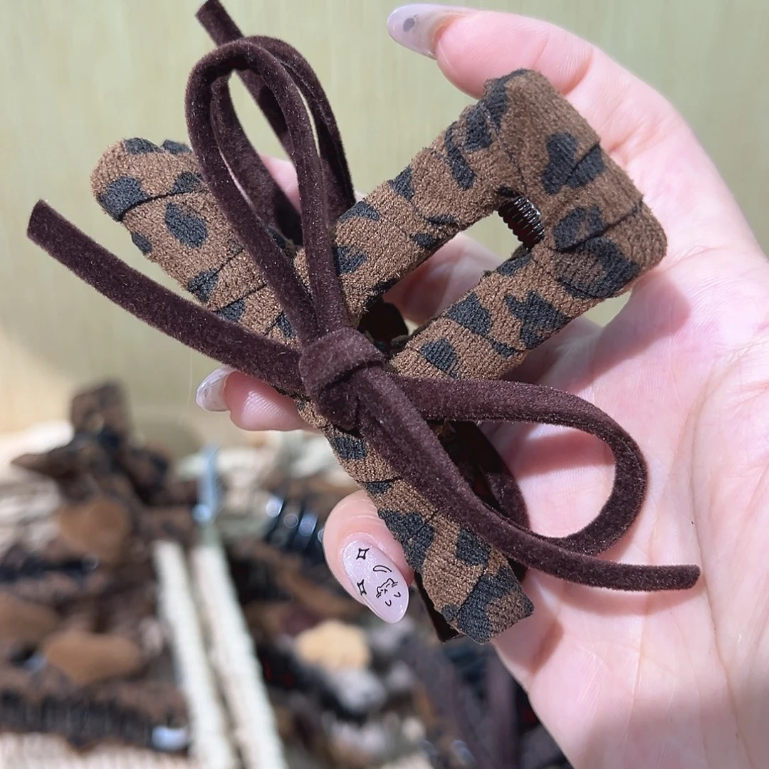 仿珍珠非金属豹纹蝴蝶结中抓