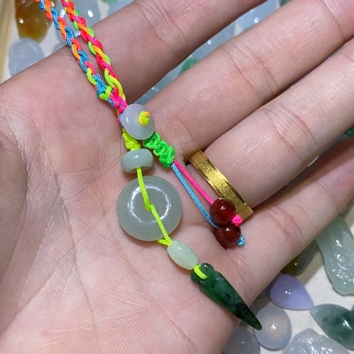 翡翠未镶嵌颈饰吊坠