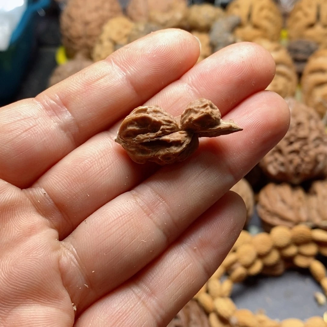 文玩核桃吊坠奥**T核桃43