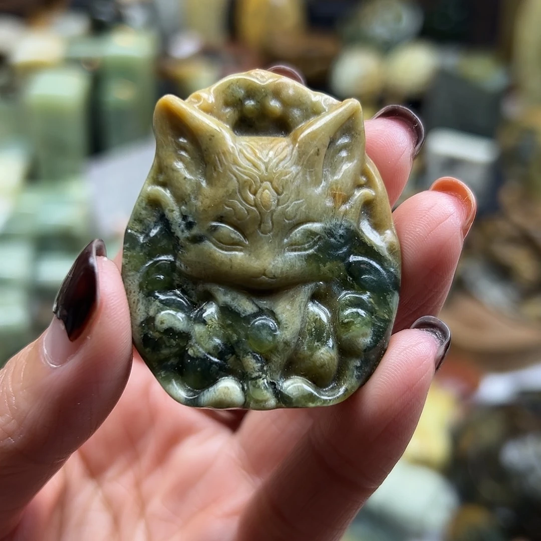 岫玉未镶嵌颈饰花玉兰狐狸