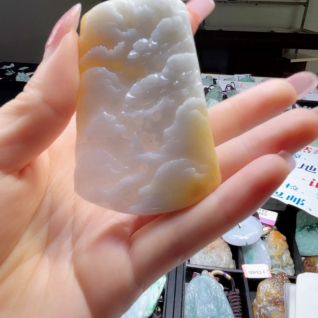 翡翠未镶嵌颈饰一个