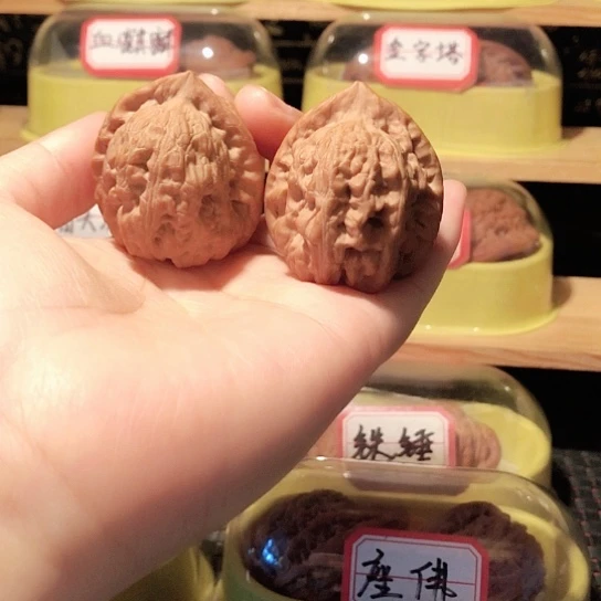 文玩核桃赤龙鸡心