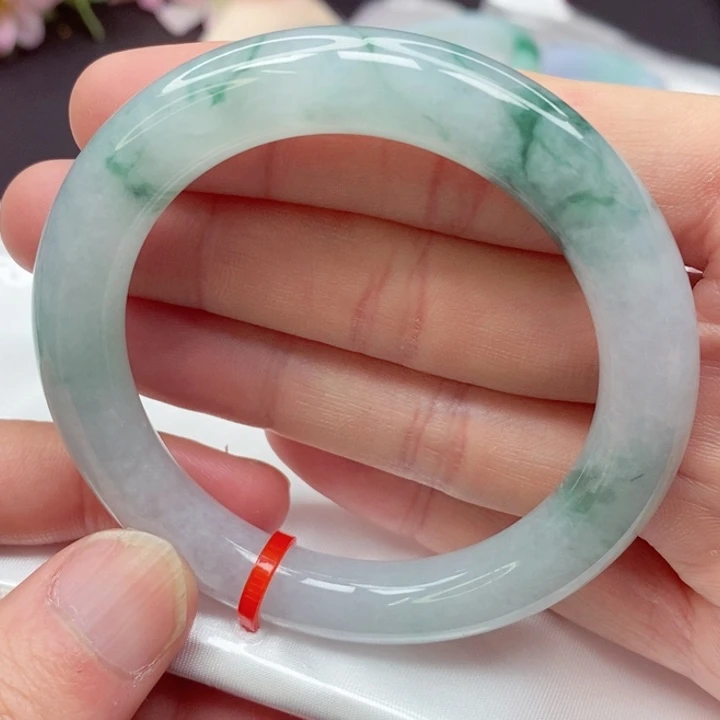 翡翠手镯未镶嵌55圈