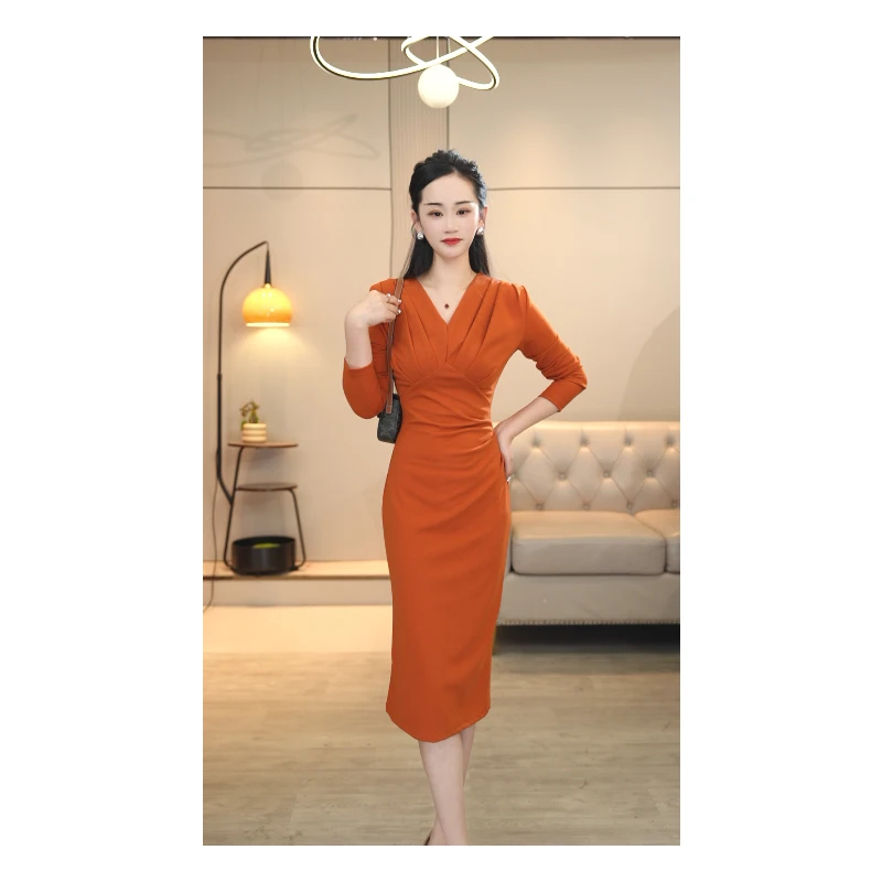 8086高端气质春秋装2025新款女装褶皱v领收腰显瘦打底连衣裙