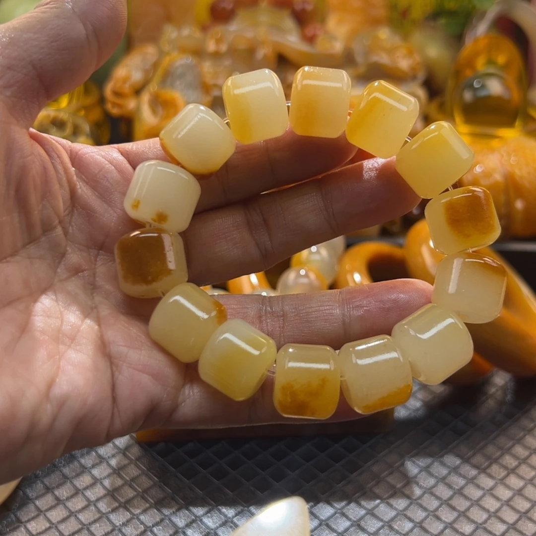 石英质玉未镶嵌颈饰