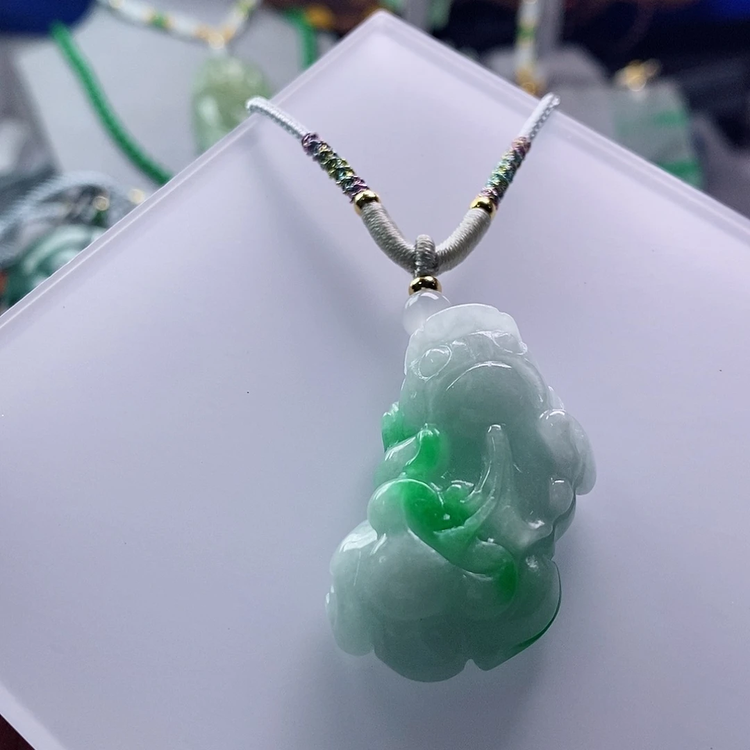 翡翠未镶嵌吊坠(赠链)