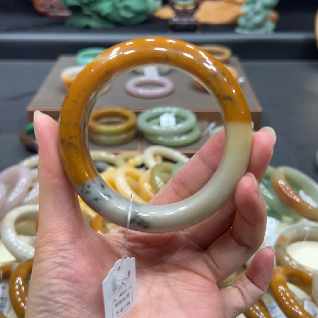 石英质玉手镯未镶嵌翟*圆