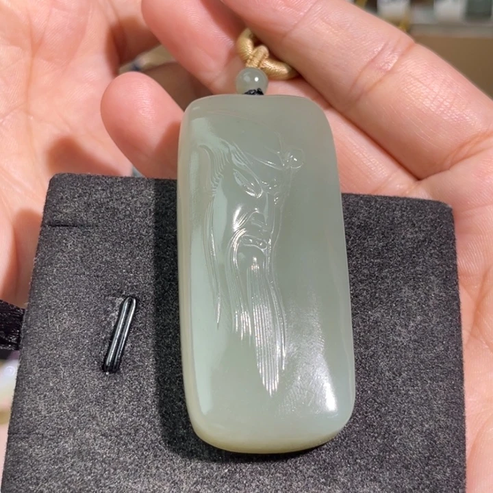 麦***迪和田玉未镶嵌颈饰