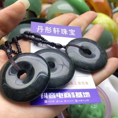 未镶嵌蛇纹石玉颈饰