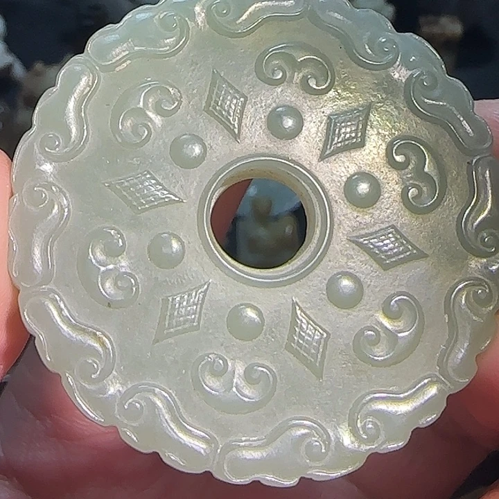 三***祠和田玉未镶嵌颈饰