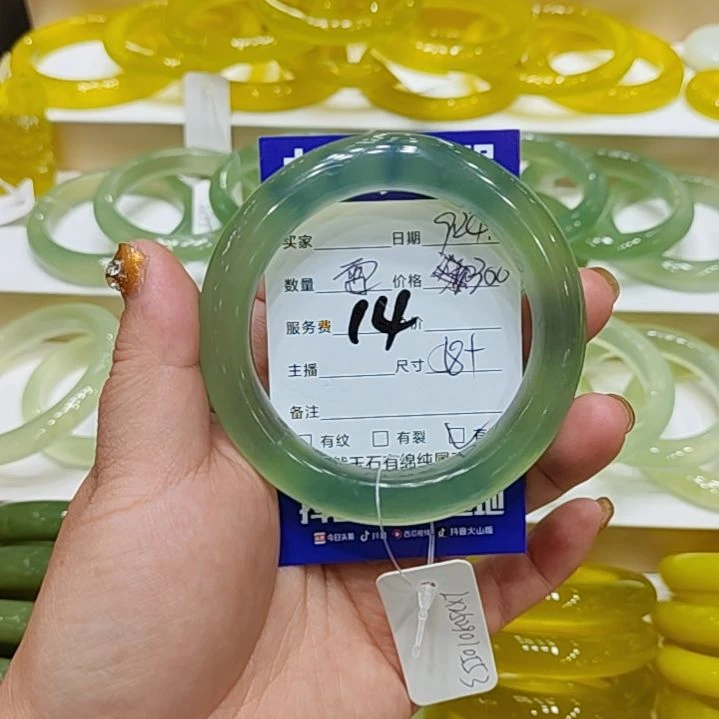 【闪购商品】未镶嵌岫玉手镯来****✌岫玉