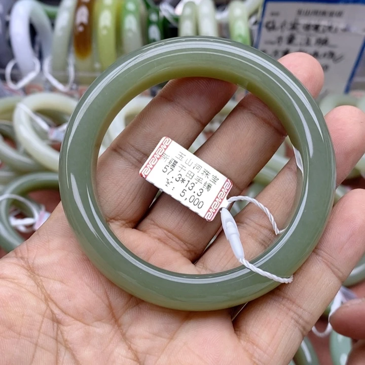 超***包和田玉未镶嵌手镯