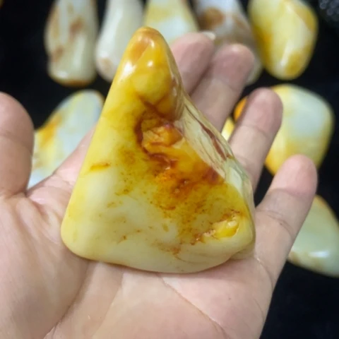 未镶嵌和田玉（糖玉）车挂