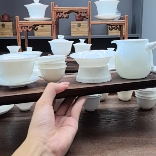 110毫升元宝+4个高脚杯+180公道杯一套