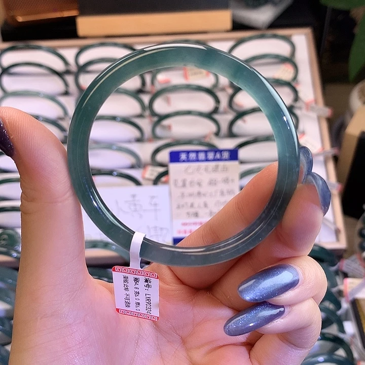 翡翠手镯未镶嵌54圈口
