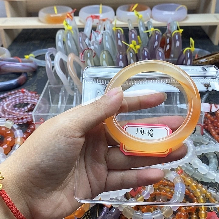 玛瑙/玉髓手镯未镶嵌小****?