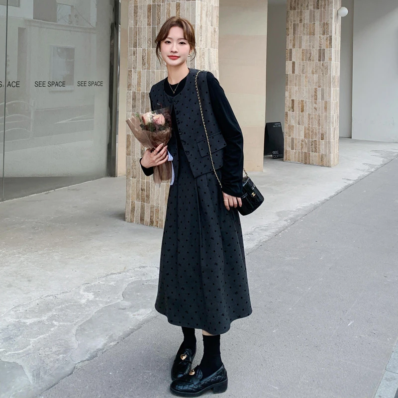 波点刺绣马甲半身裙套装女早春新款韩系穿搭一整套气质显瘦三件套