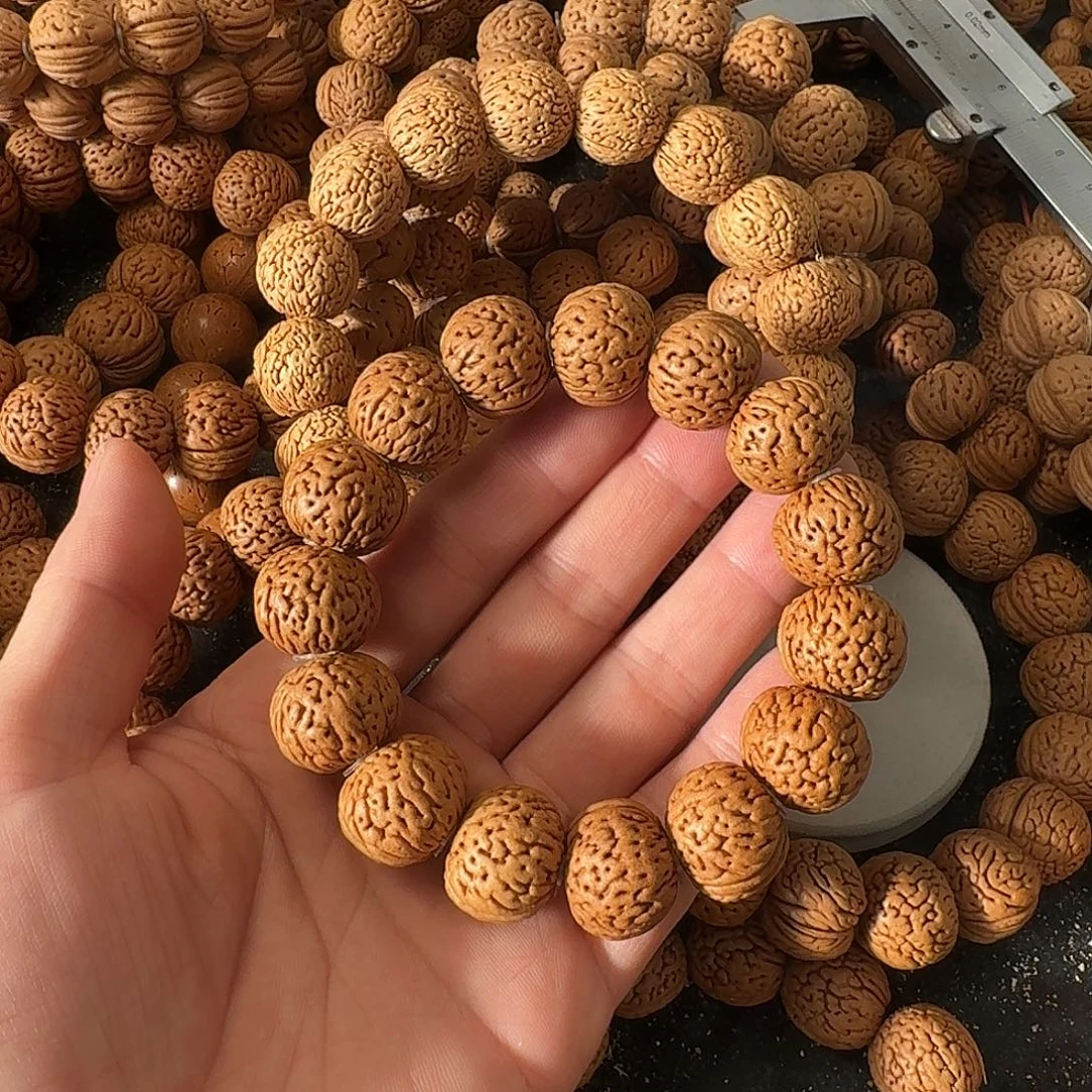 王***搁吊坠桃核苹果园手串