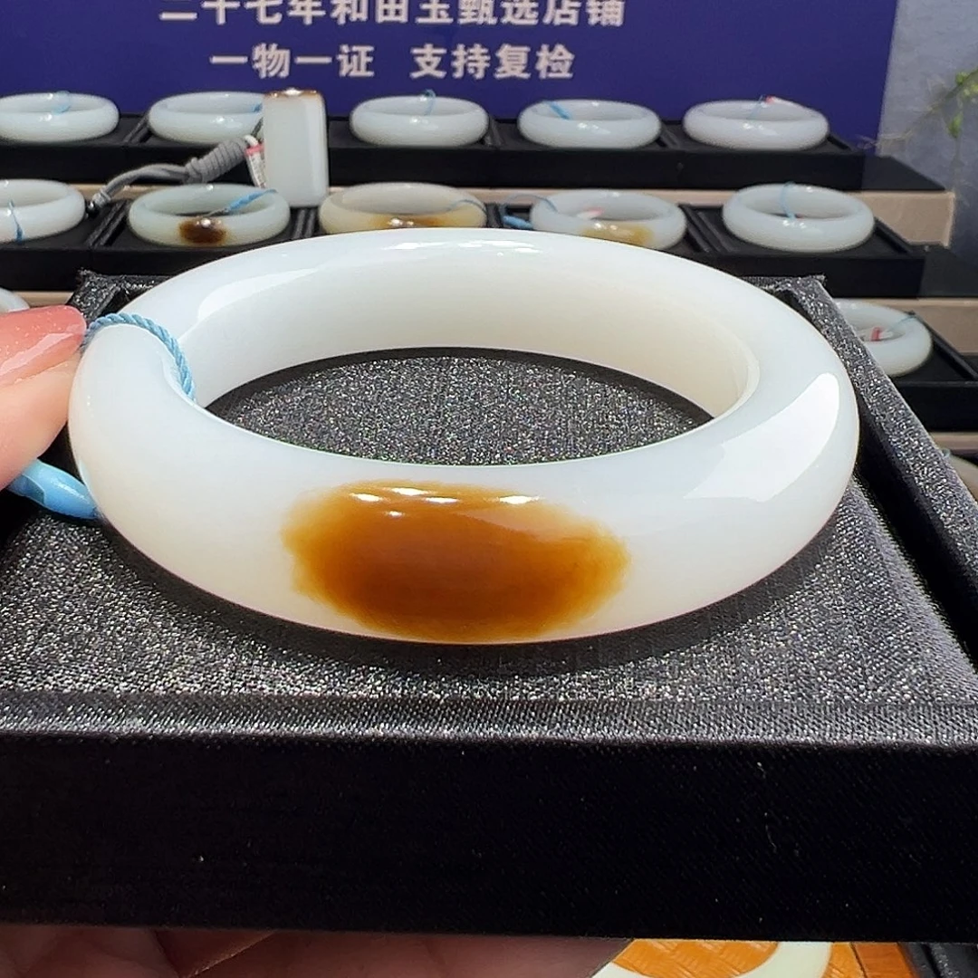 和田玉未镶嵌手镯