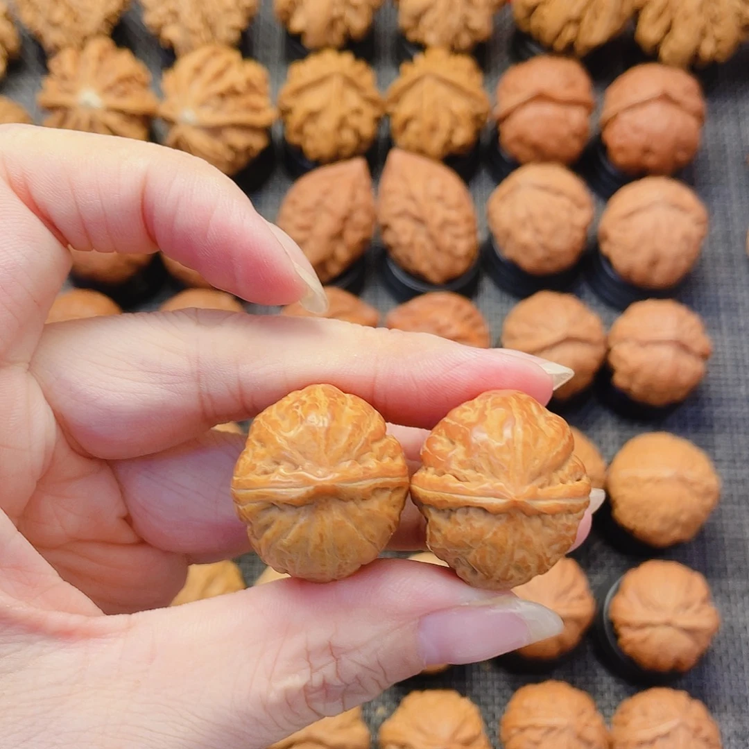 文玩核桃把件金元宝