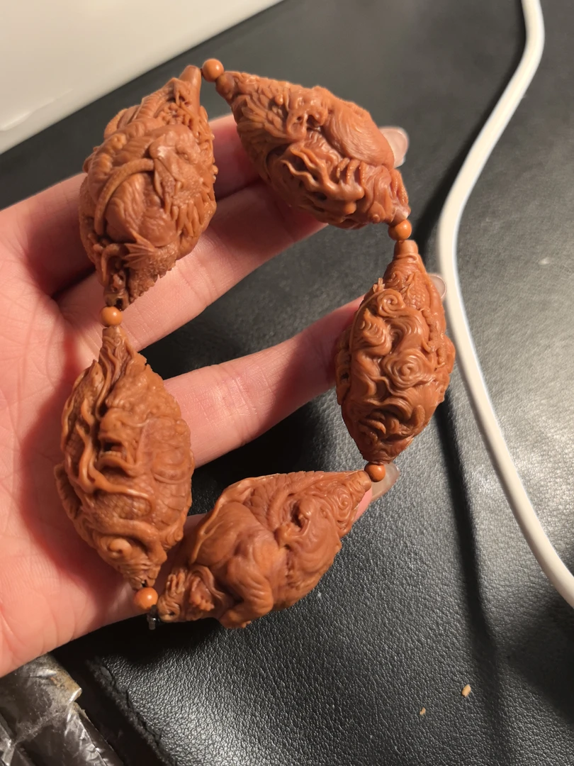 五方神兽橄榄核雕