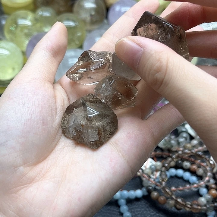 未镶嵌珠宝半成品水晶390水晶石