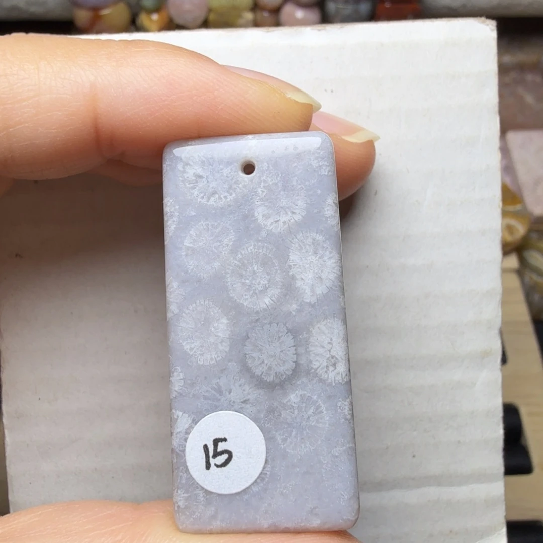 硅化玉未镶嵌偏紫的灰花