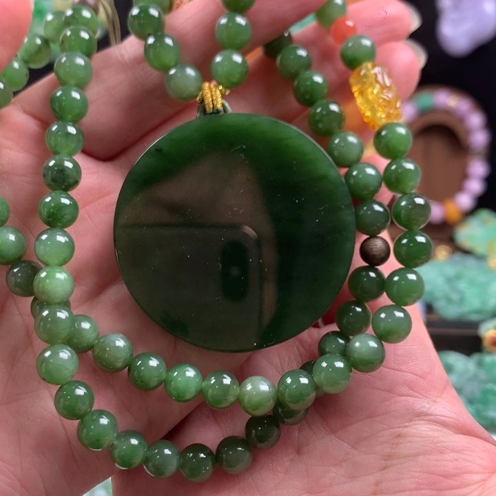 和田玉未镶嵌颈饰吊坠