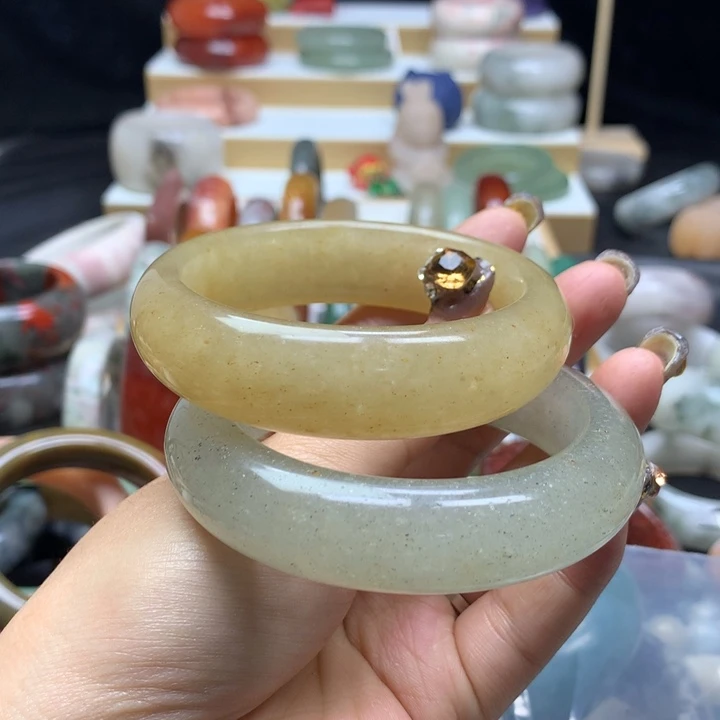 未镶嵌手镯石英质玉玉*