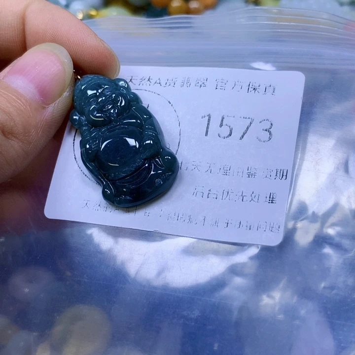 翡翠足银镶嵌颈饰翡翠