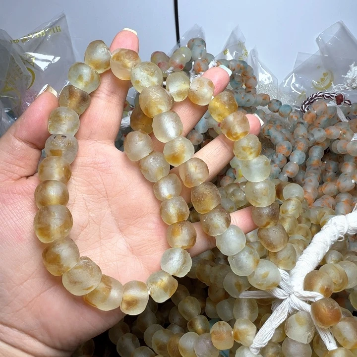 琉璃颈饰1463。   一条