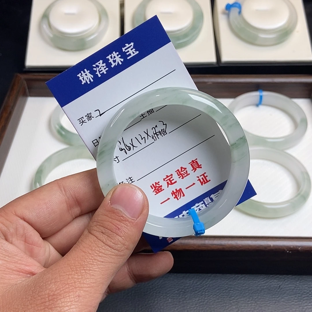 墨***白石英质玉未镶嵌手镯2