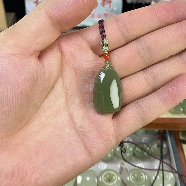 阳***缕颈饰未镶嵌和田玉