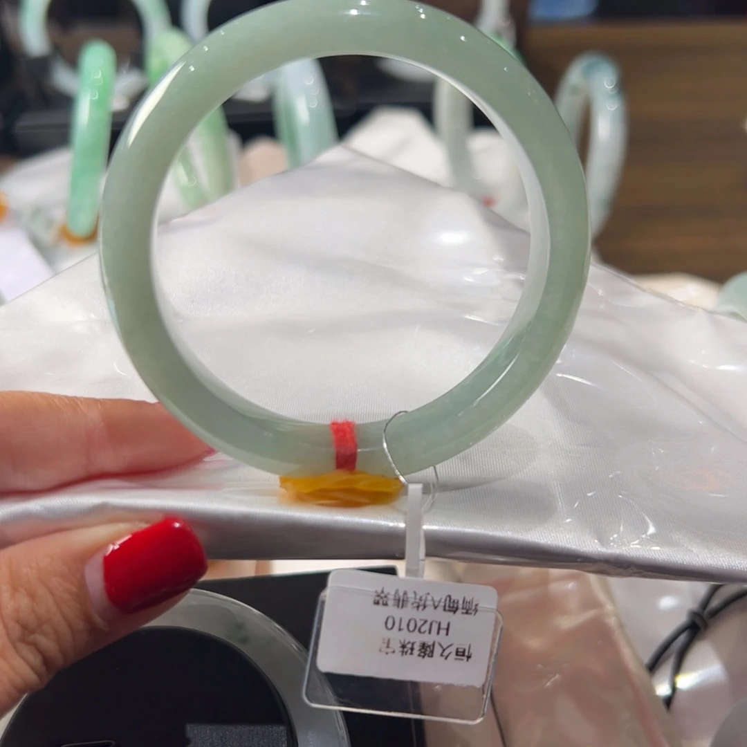 翡翠手镯（圆镯）未镶嵌