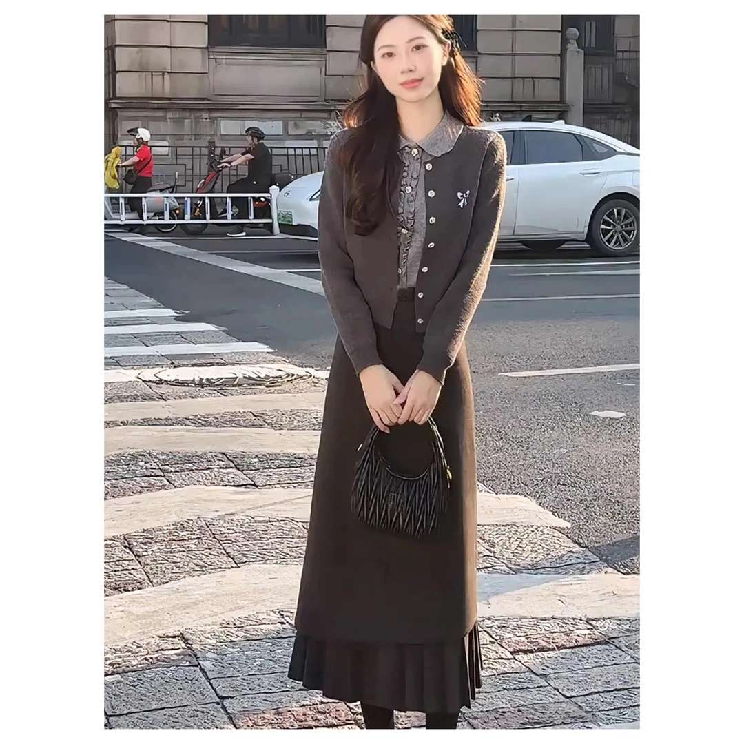 2025秋冬两件套早秋上衣针织衫新款修身短款灰色假两件毛衣女装