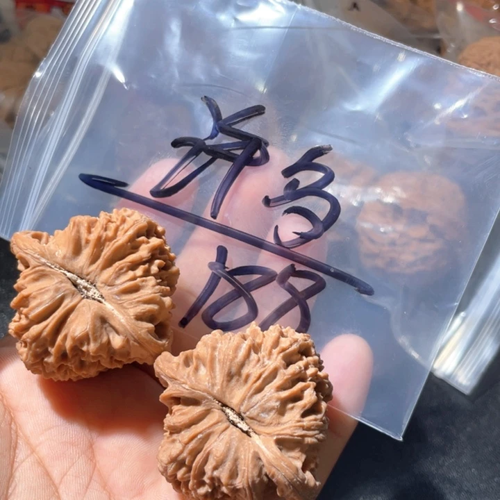 ?**多43尺寸南疆石，